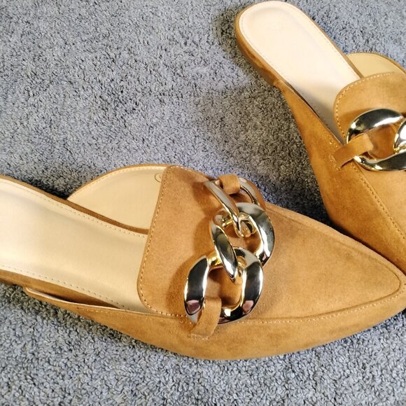 🥿 Juliet Holy Womens Size 6 Camel Suede Loafers Gold Chain Pointed Toe Mules - Picture 2 of 10